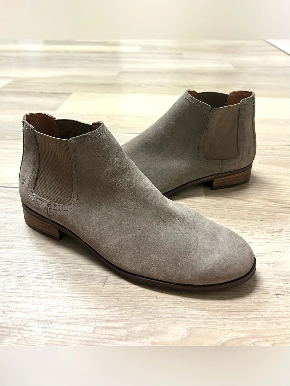 Frye Ankle Booties Chelsea Suede Women Sz 9M Taupe Pull On Boots Boho Minimalist